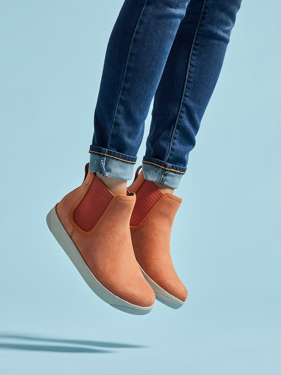 Kicker Chelsea Leather | BOGS Women - Image 2